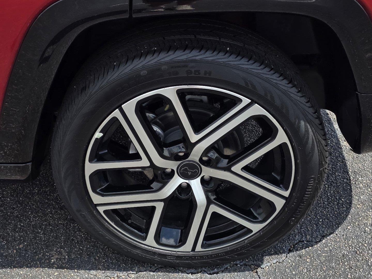 Used 2025 Velvet Red Pearlcoat Jeep Altitude X image 32