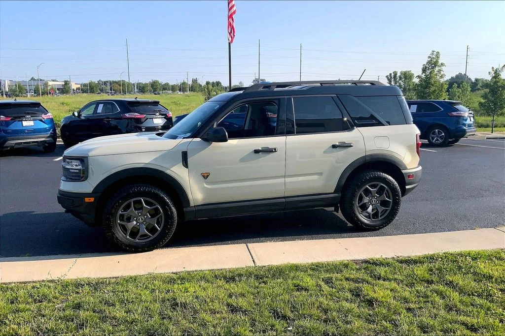 Used 2024 Beige Ford Badlands image 12