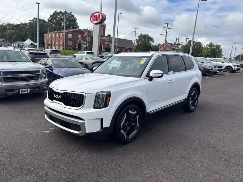Used 2023 White Kia EX image 3