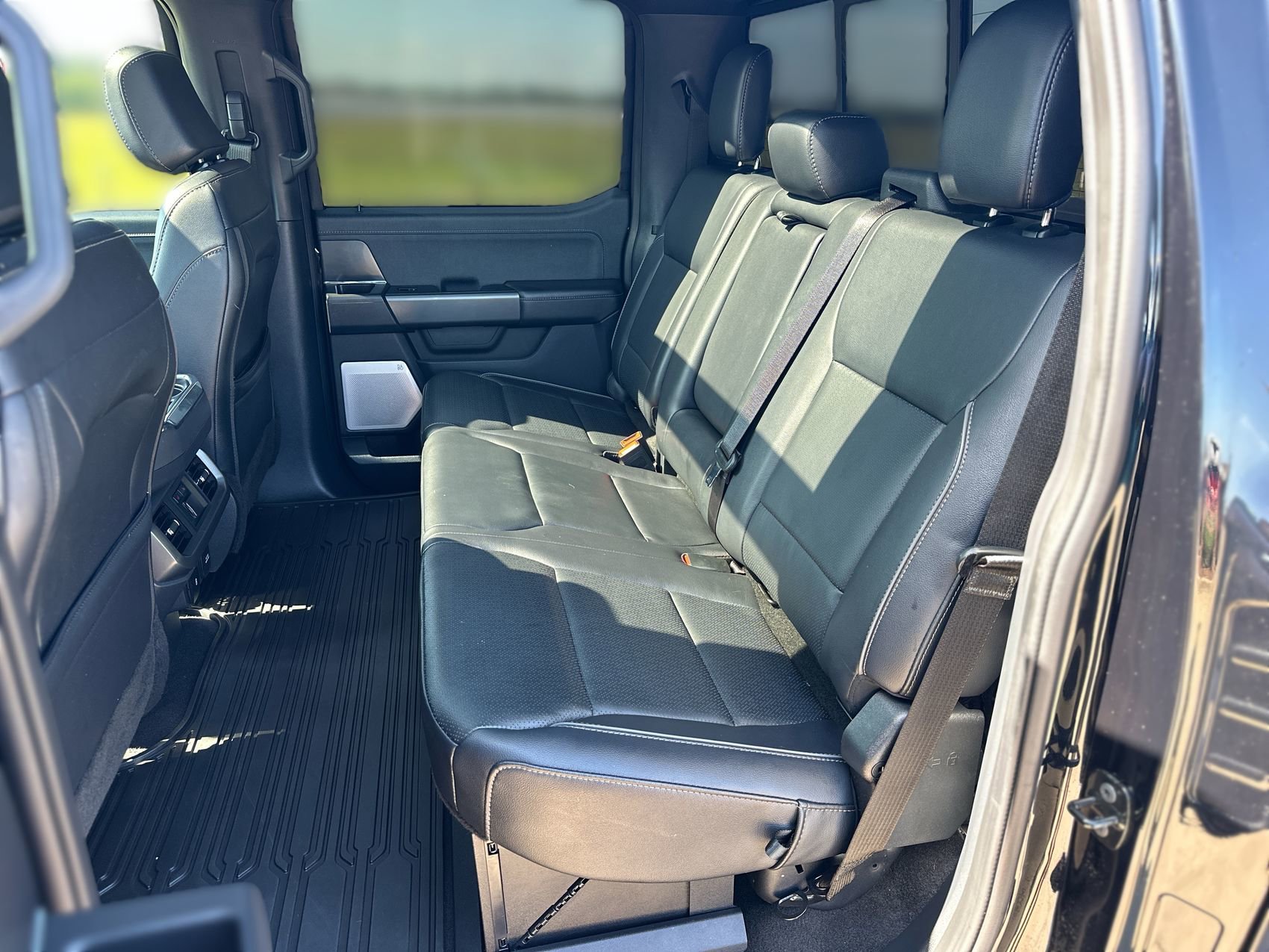 Used 2025 Black Metallic Ford LARIAT image 24