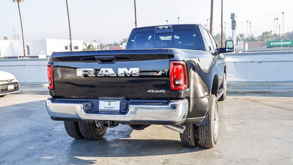 New 2026 Diamond Black Ram Tradesman image 9