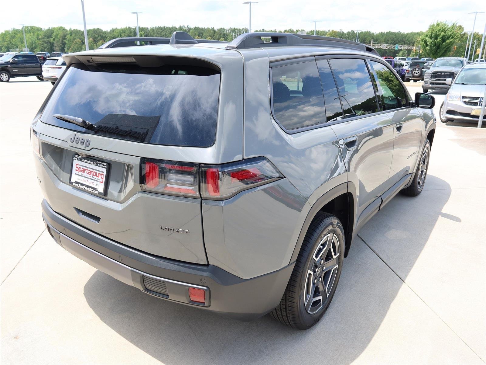 New 2026 Sting-Gray Clear-Coat Exterior Paint Jeep Laredo image 6