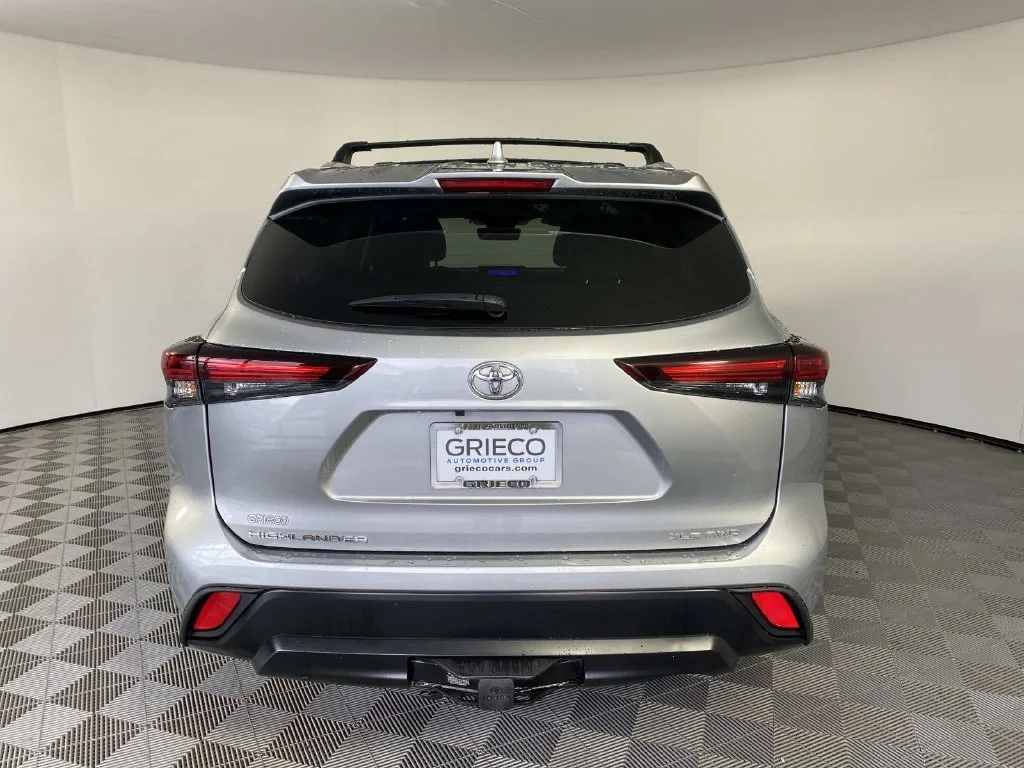 Used 2024 Silver Toyota XLE image 7