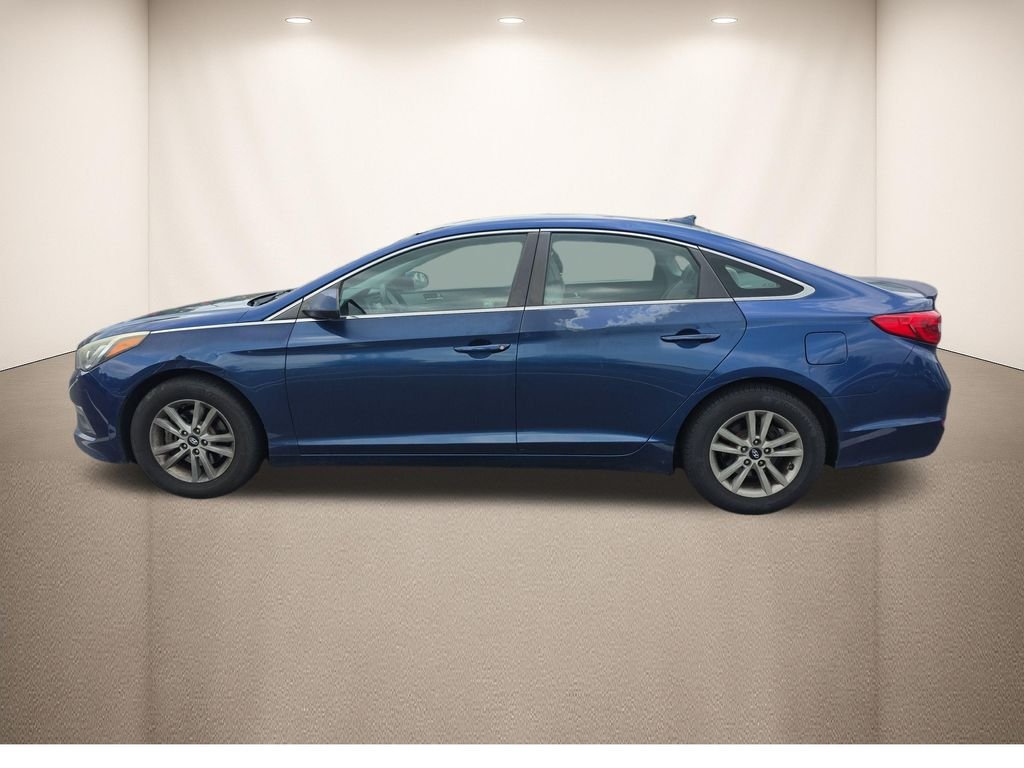 Used 2015 Blue Hyundai SE image 9