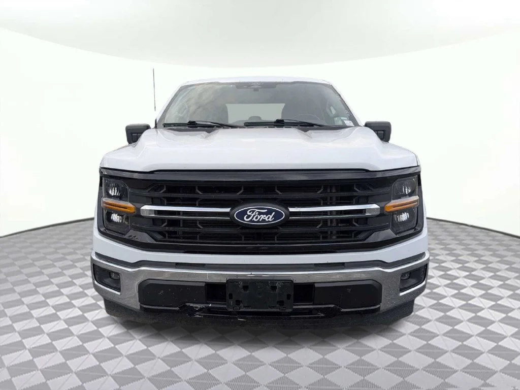 Certified Used 2025 Oxford White Ford XLT image 8