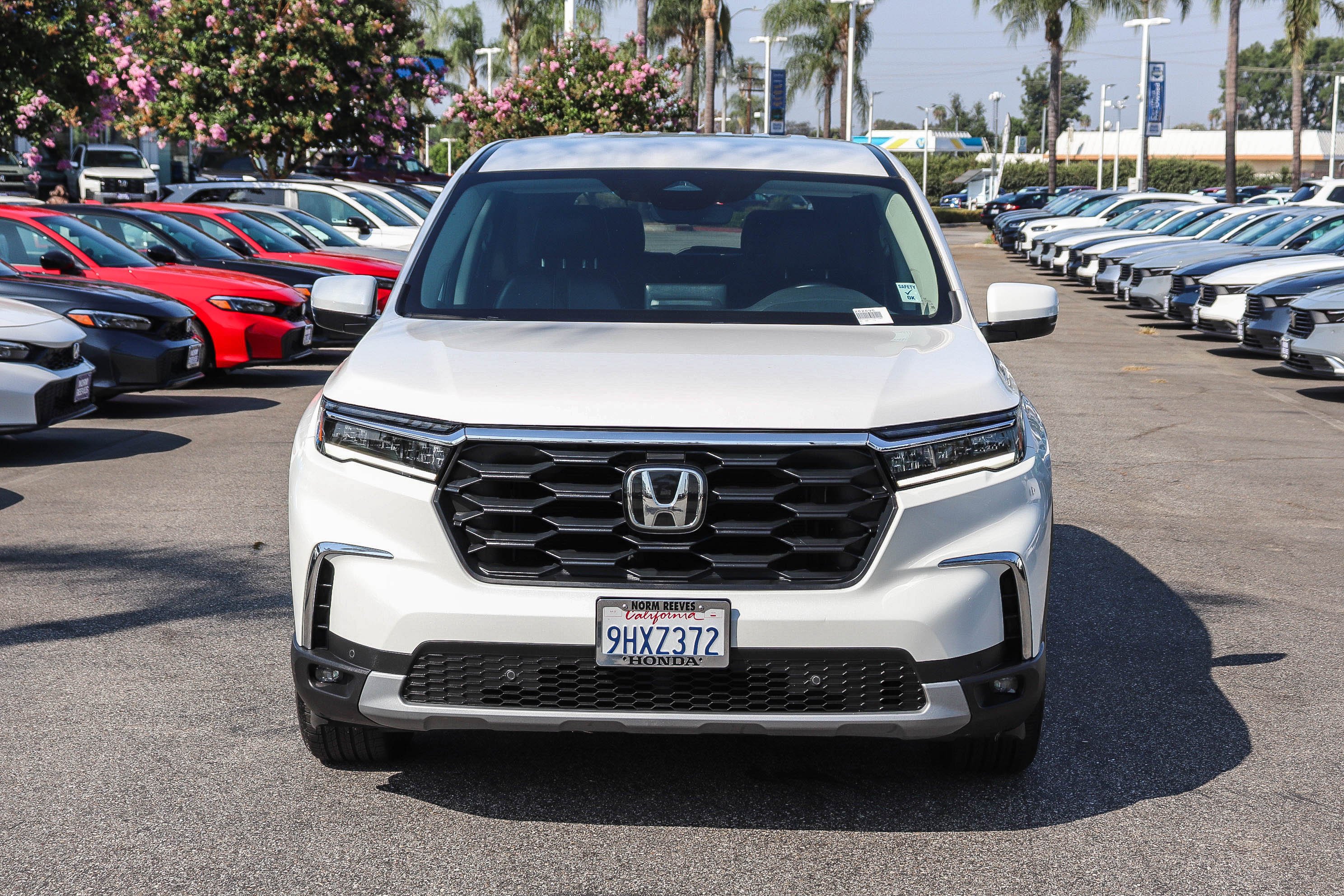 Certified Used 2023 Platinum White Pearl Honda EX-L 7 Passenger image 2