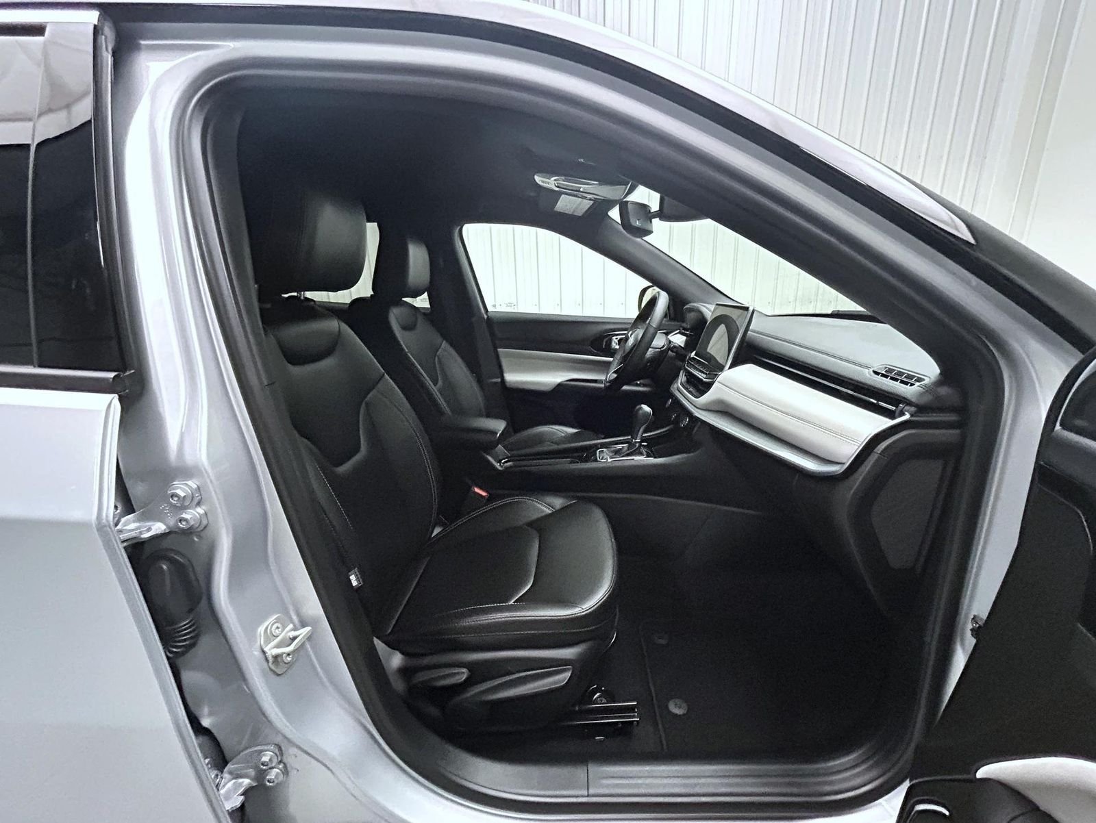 2025 Jeep Compass Limited - Photo 15