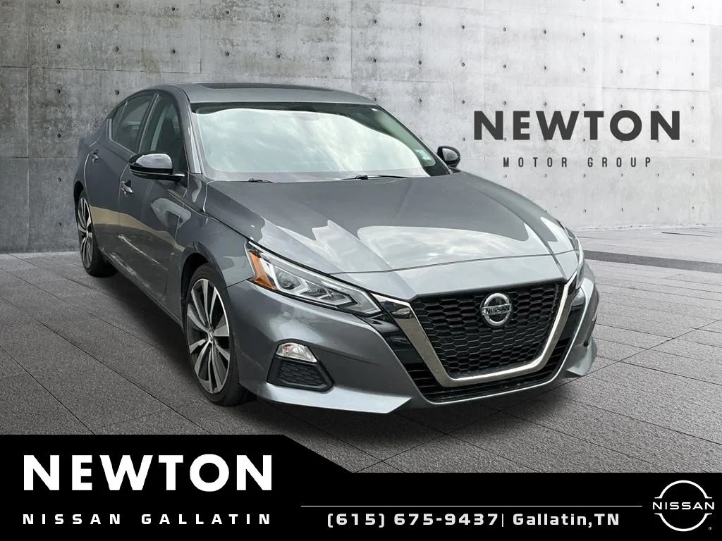 Used 2020 Gun Metallic Nissan 2.5 SR image 1