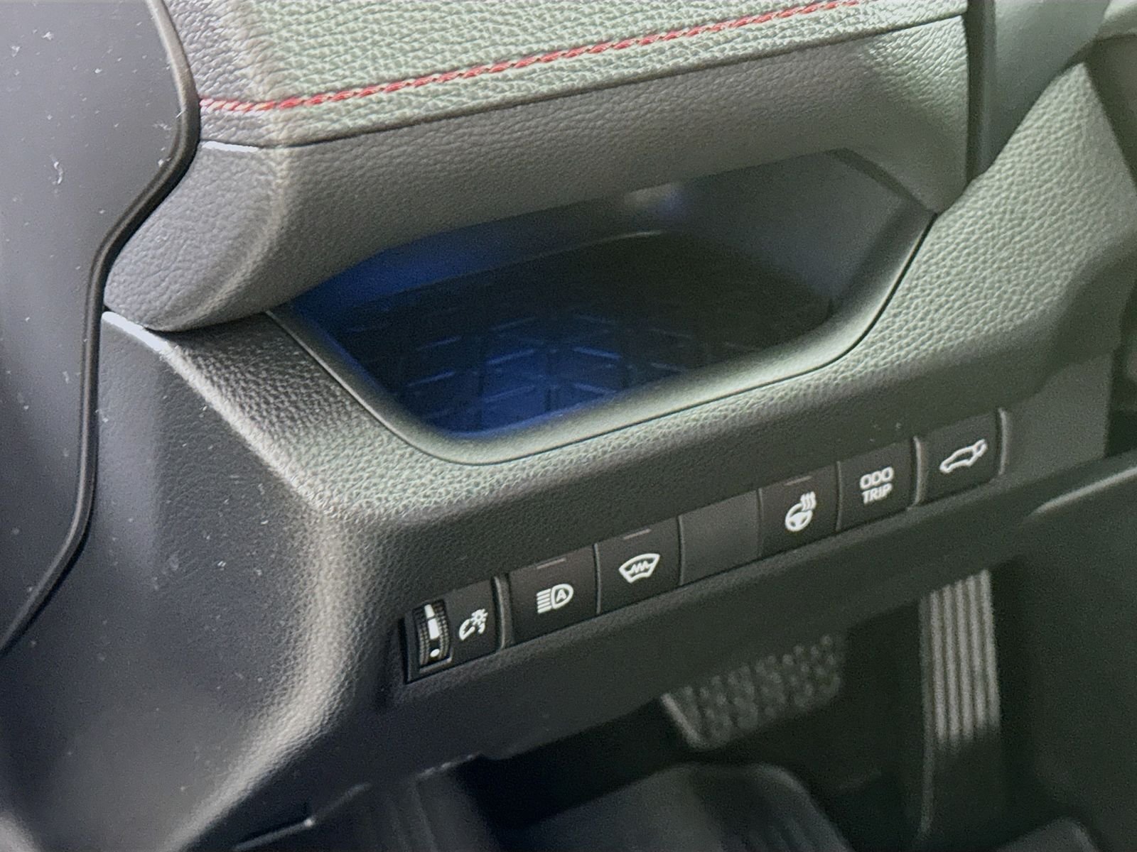 2024 Toyota RAV4 XSE - Photo 8