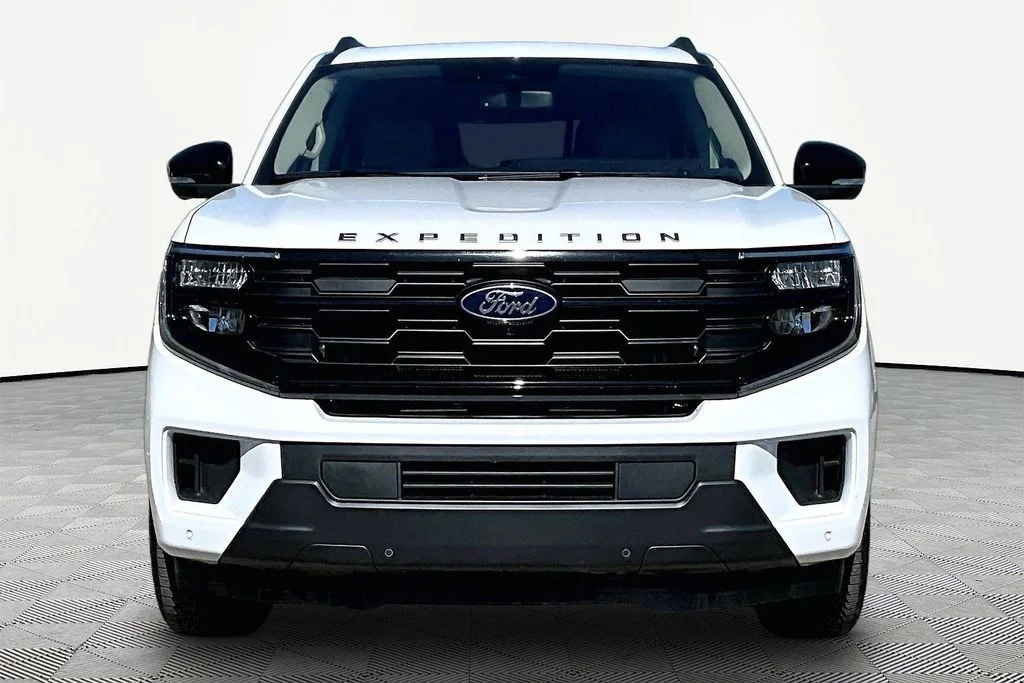 Certified Used 2025 Oxford White Ford Active image 3