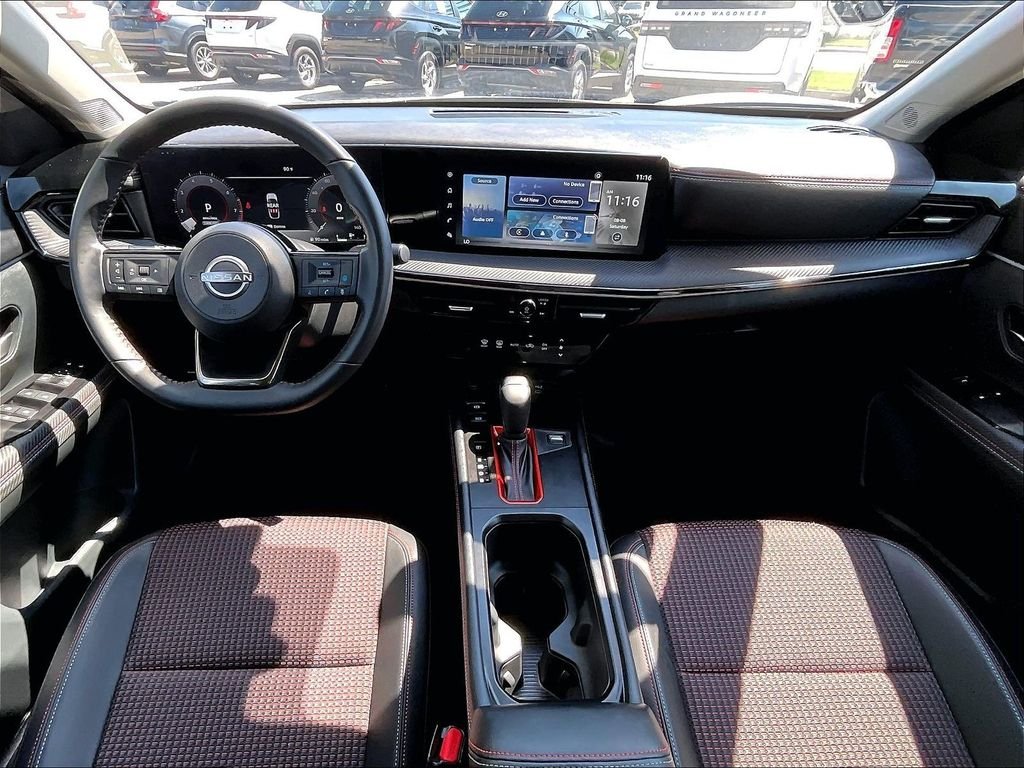 Used 2025 White Nissan SR image 21