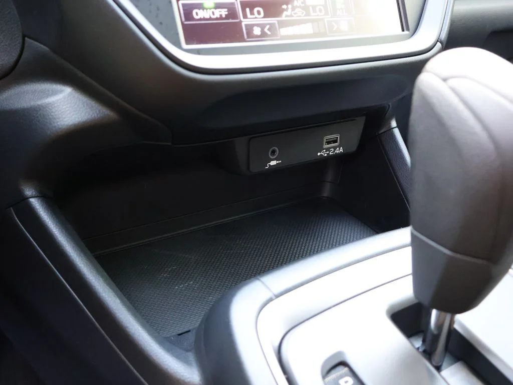 Used 2024 Silver Subaru Base image 35