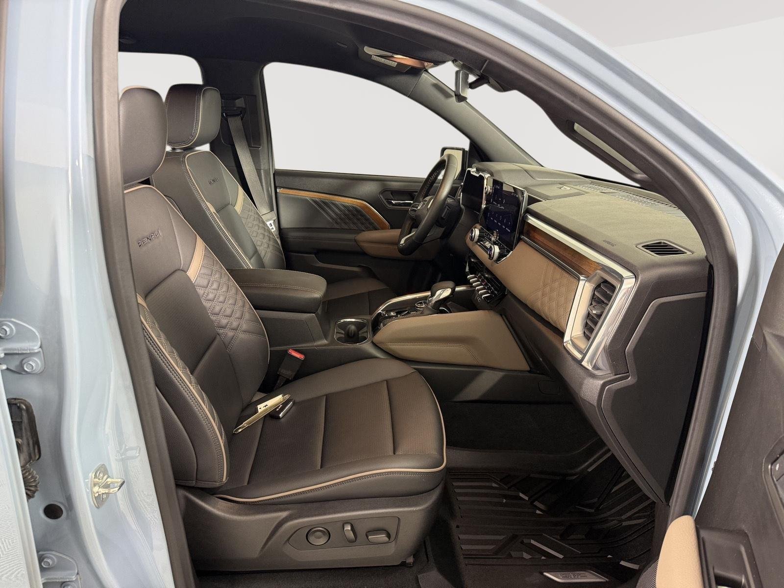 Used 2026 Glacier Metallic GMC 4WD Denali image 3