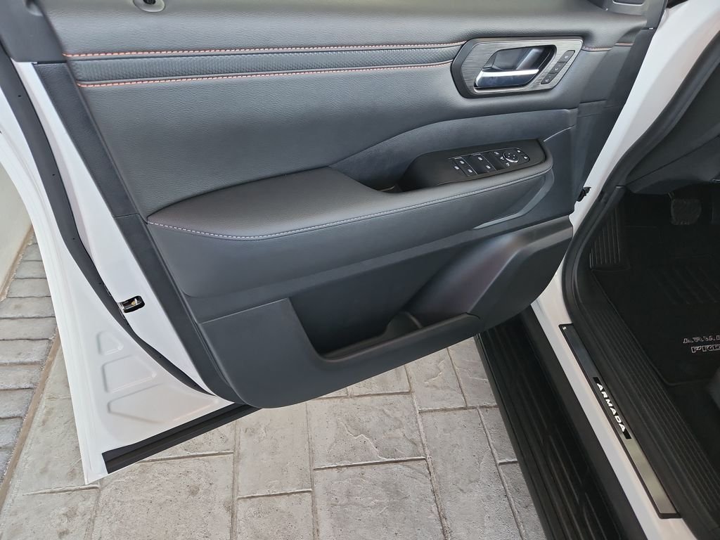New 2026 Aspen White TriCoat / Super Black Two-tone Nissan PRO-4X image 23