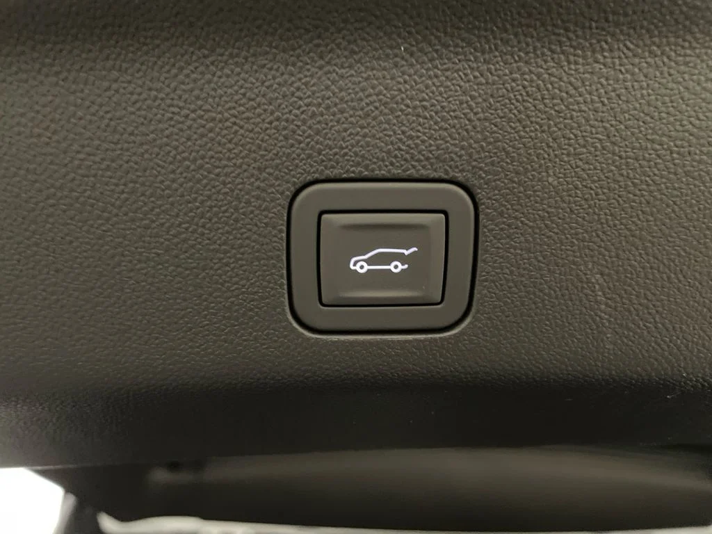 New 2026 Polar White Tricoat Chevrolet Premier image 9
