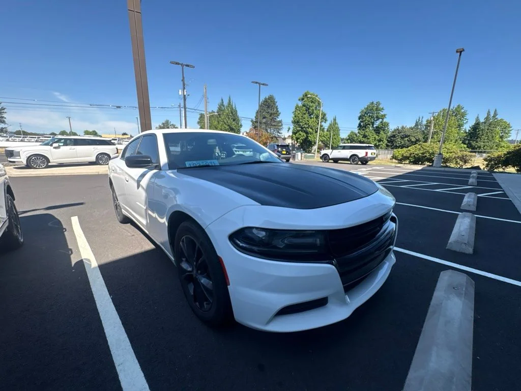 Used 2021 White Dodge SXT image 8