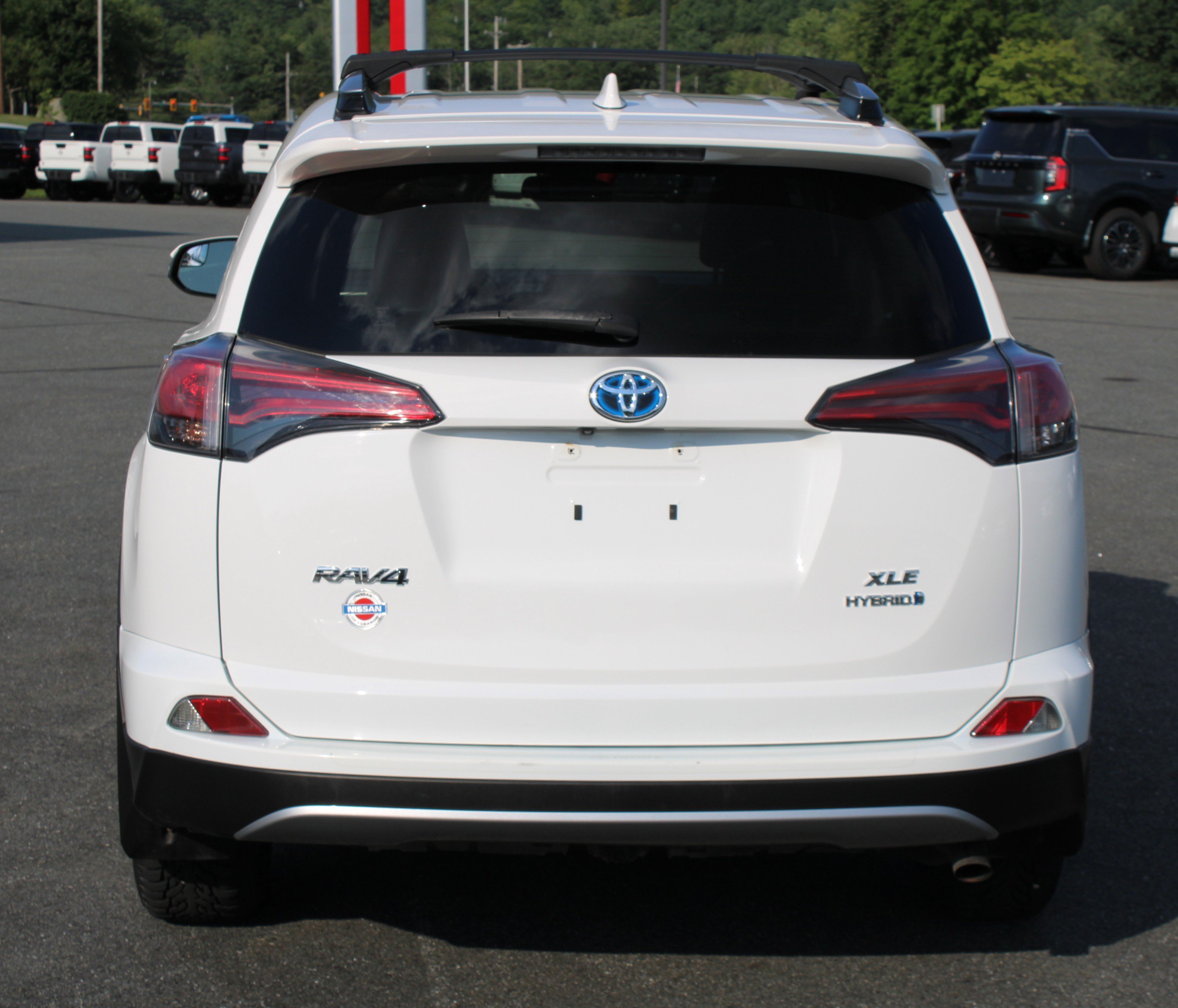 Used 2018 White Toyota  image 9