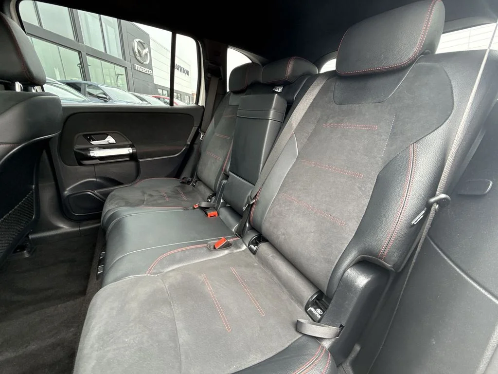 Used 2023  Mercedes-Benz 300 image 23
