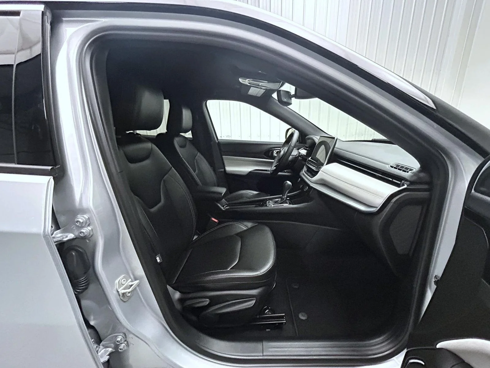Used 2025 Silver Jeep Limited image 15