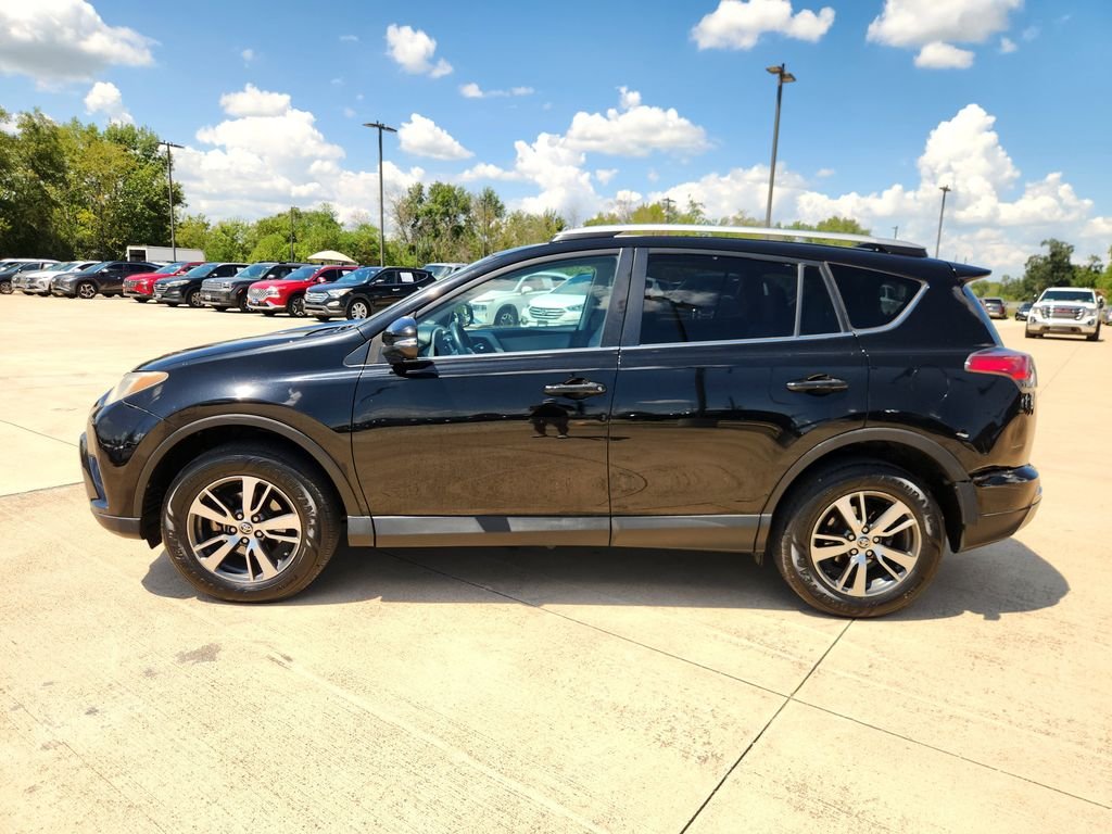 Used 2016 Black Toyota XLE image 3