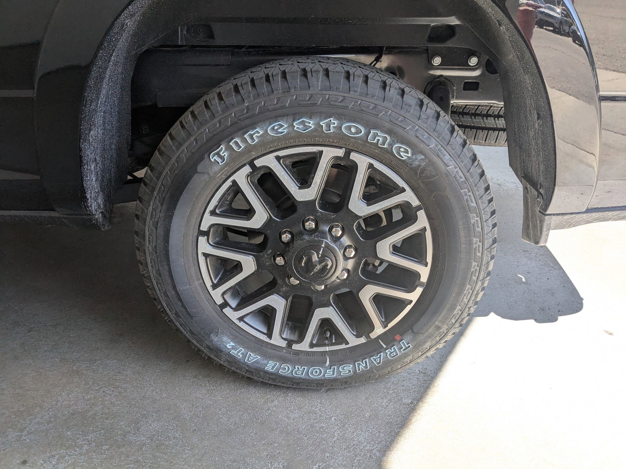 New 2025 Diamond Black Crystal Pearl-Coat Exterior Paint RAM Limited image 18