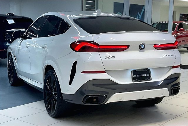 Used 2022 White BMW xDrive40i image 16