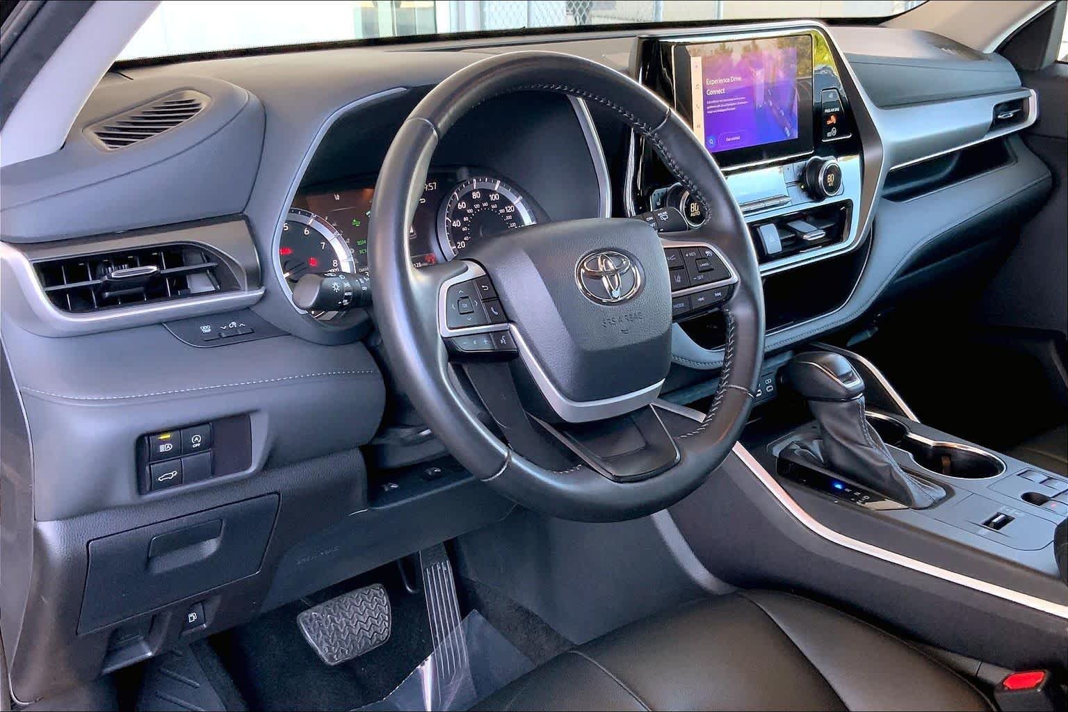 2024 Toyota Highlander LE - Photo 31