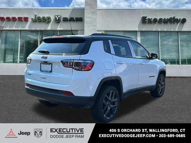 New 2026 Bright White Clear-Coat Exterior Paint Jeep Limited image 4