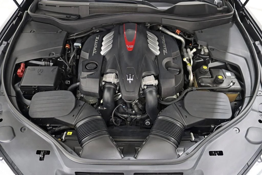 Used 2022 Black Maserati Modena image 41