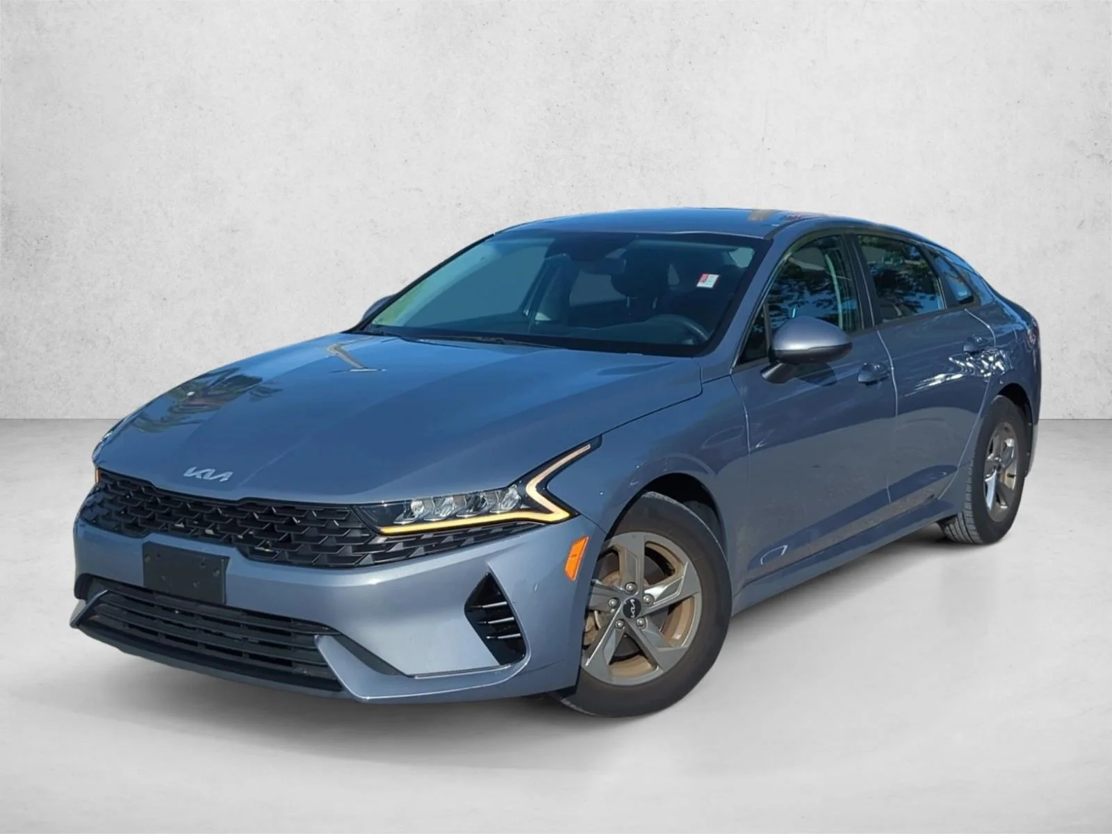 Used 2022 Everlasting Silver Kia LXS image 1