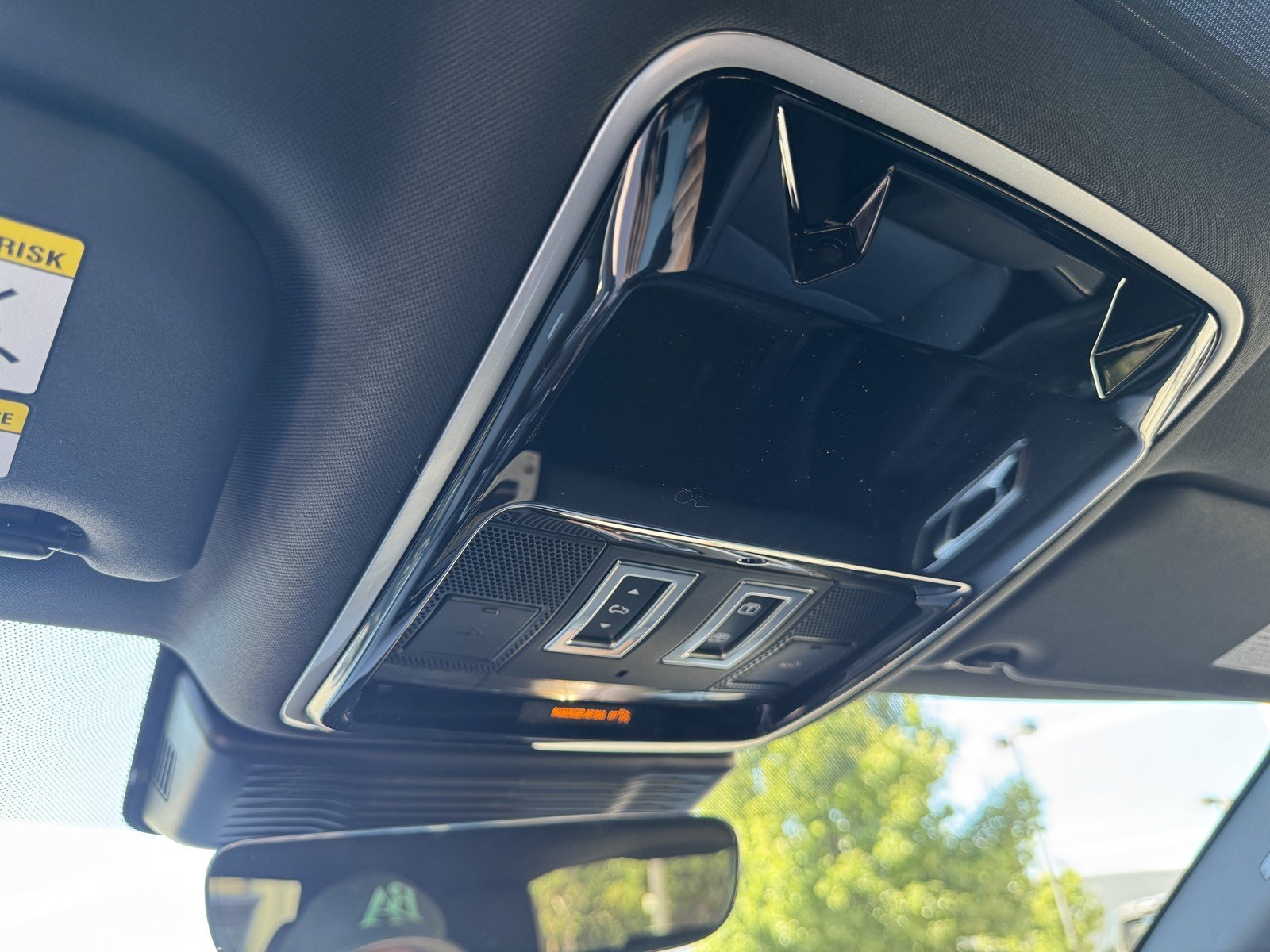 New 2026 Fuji White LAND ROVER Dynamic SE image 25