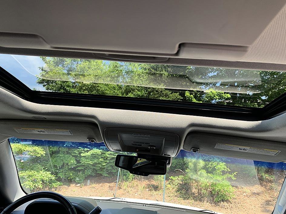 Used 2019 Summit White Chevrolet Premier image 19