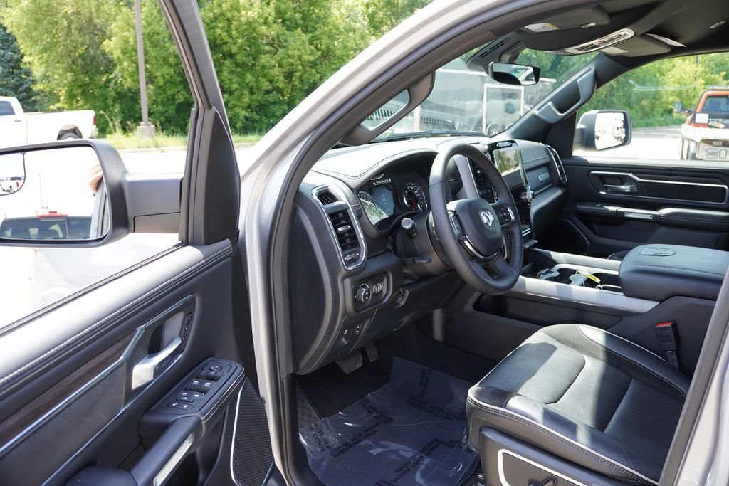 Used 2025 Billet Silver Metallic Clearcoat Ram Laramie image 15