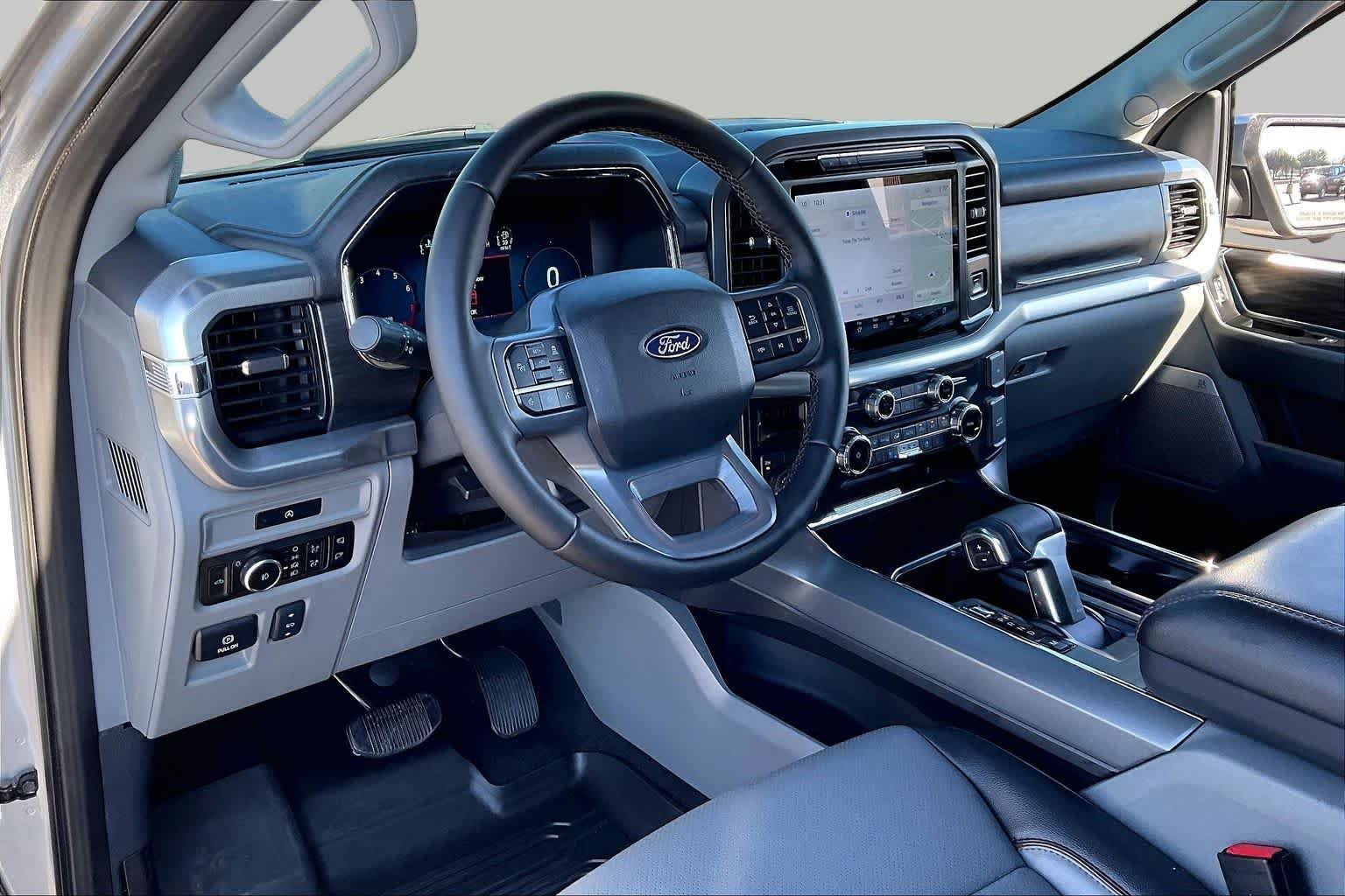 Used 2025 Carbonized Gray Metallic Ford LARIAT image 16