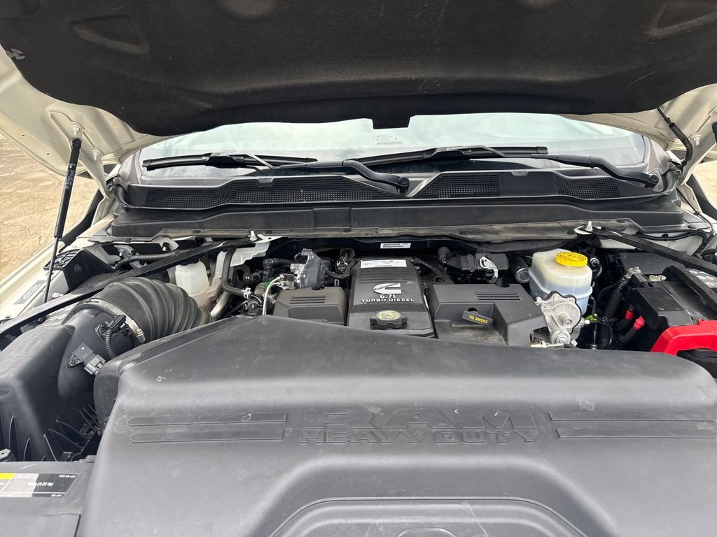Used 2024 White Ram Laramie image 31