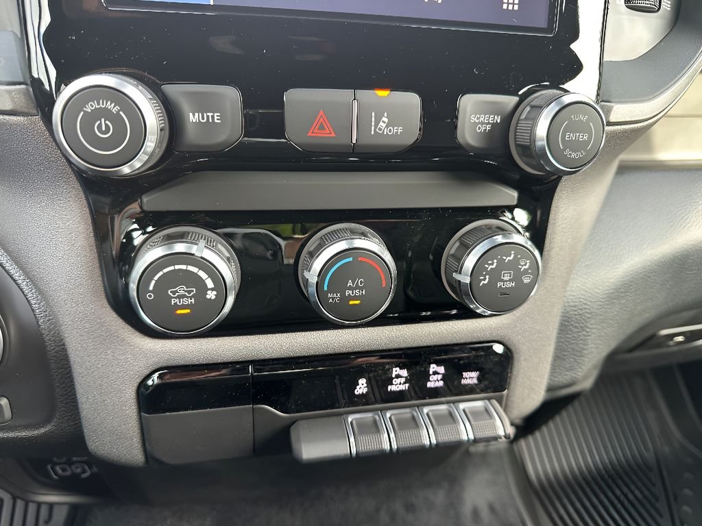 New 2026 Granite Crystal Metallic Clear-Coat Exterior Paint RAM Warlock Hemi 4x4 Crew Cab image 32