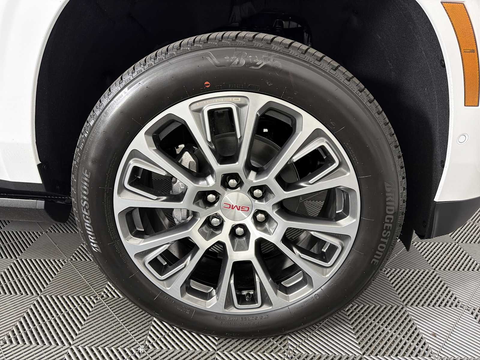2026 GMC Yukon XL Denali - Photo 11