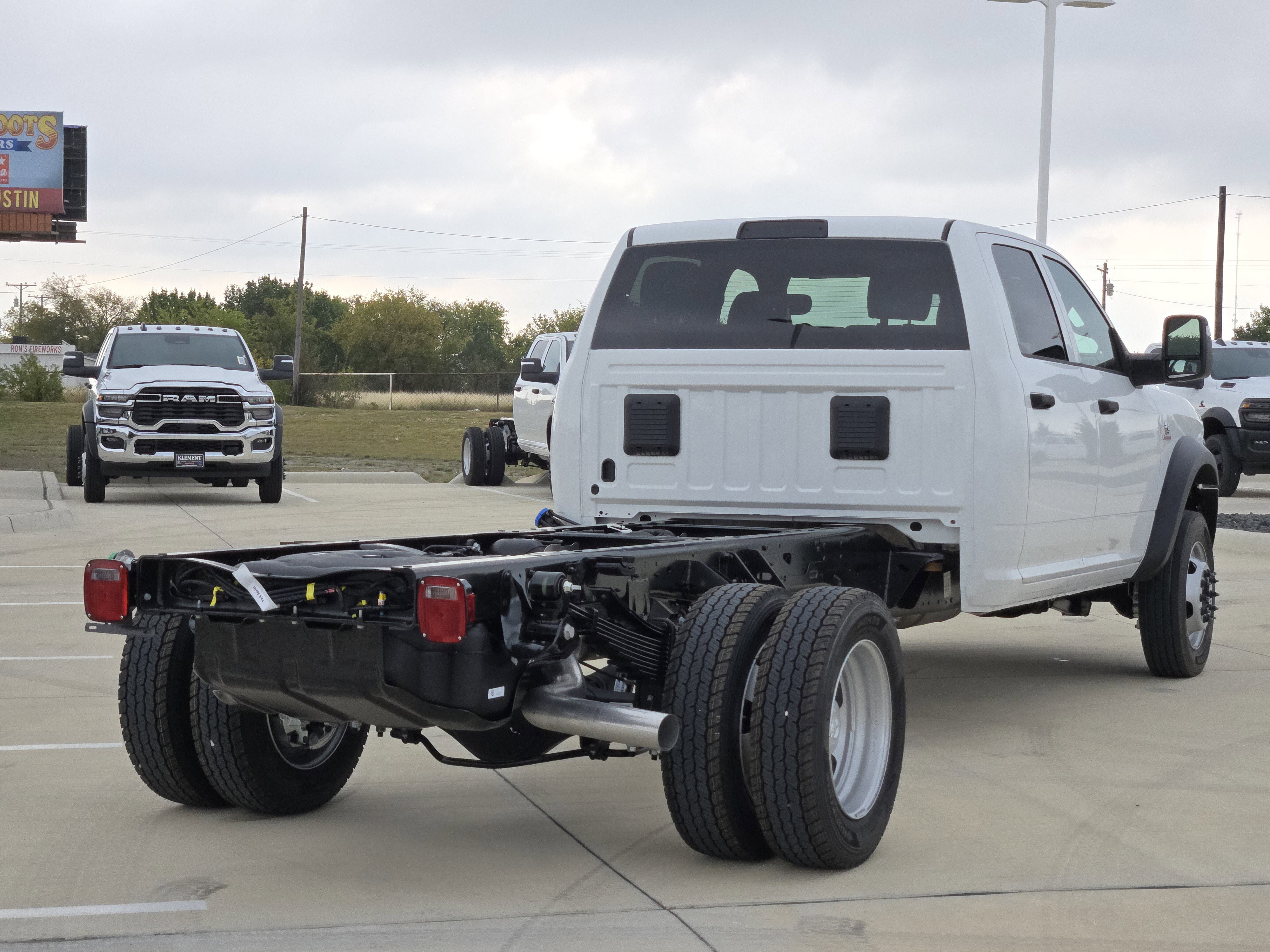 New 2026 Bright White Clear-Coat Exterior Paint RAM Tradesman image 5