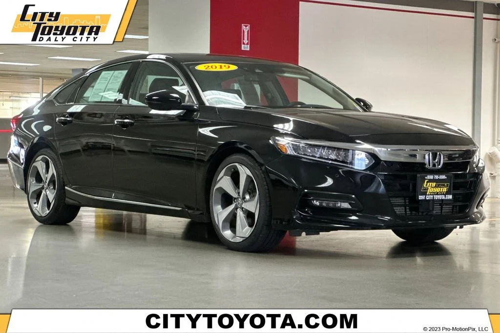 2019 Honda Accord 2.0T Touring Auto's photo