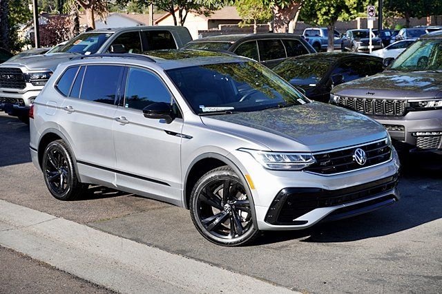 Used 2023 Silver Volkswagen 2.0T SE R-Line Black image 2