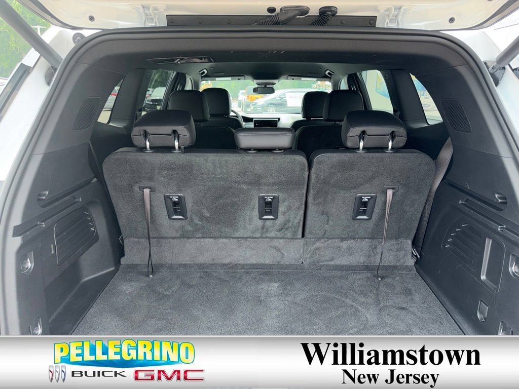 Used 2024 Summit White GMC Elevation image 16