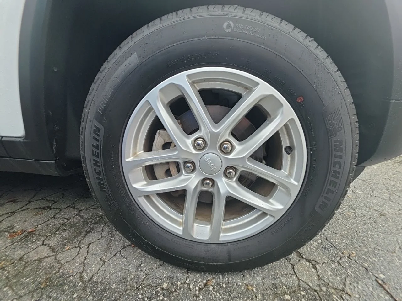 Used 2025 White Jeep Laredo X image 34