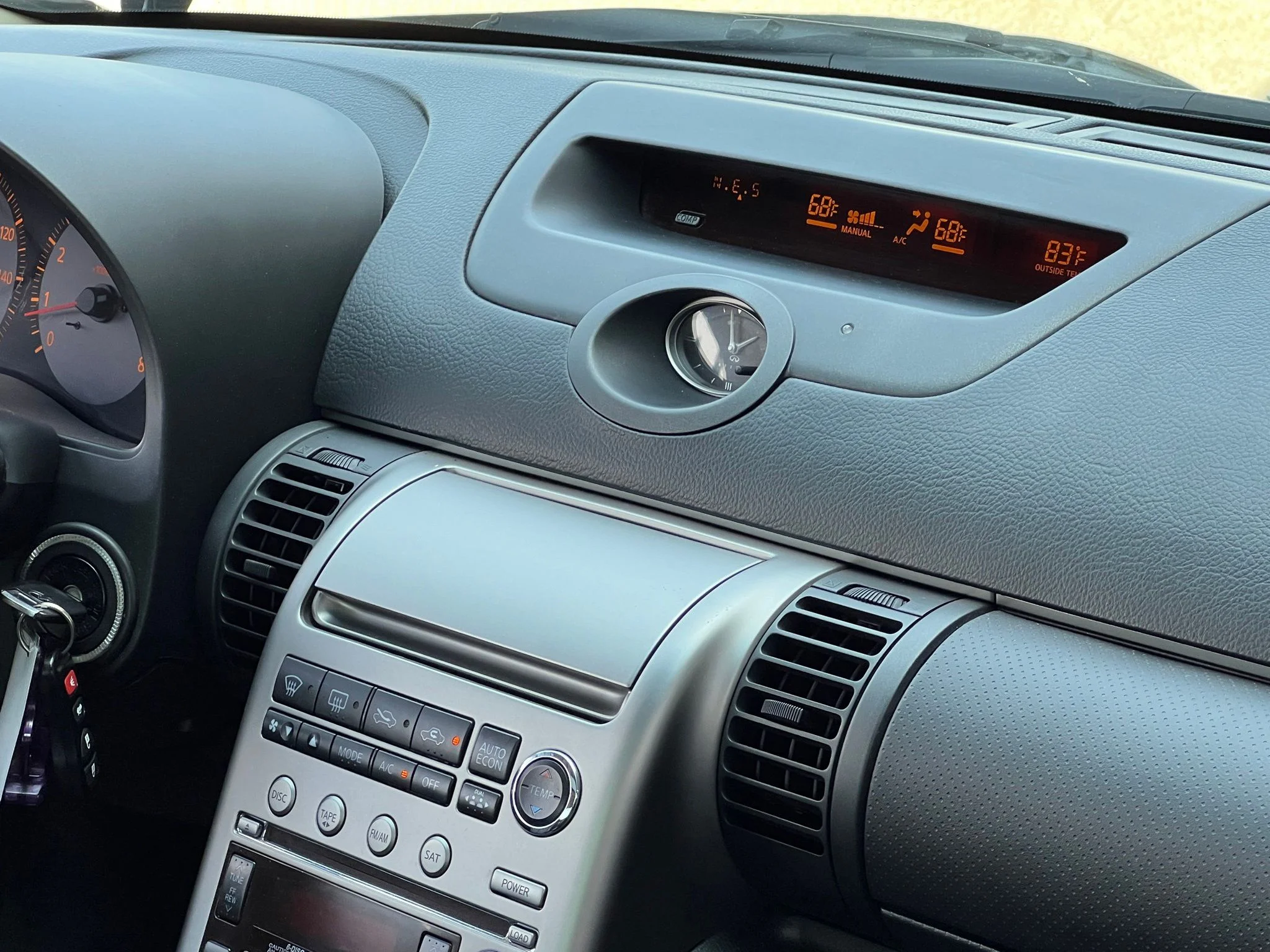 Used 2003  INFINITI Base image 32