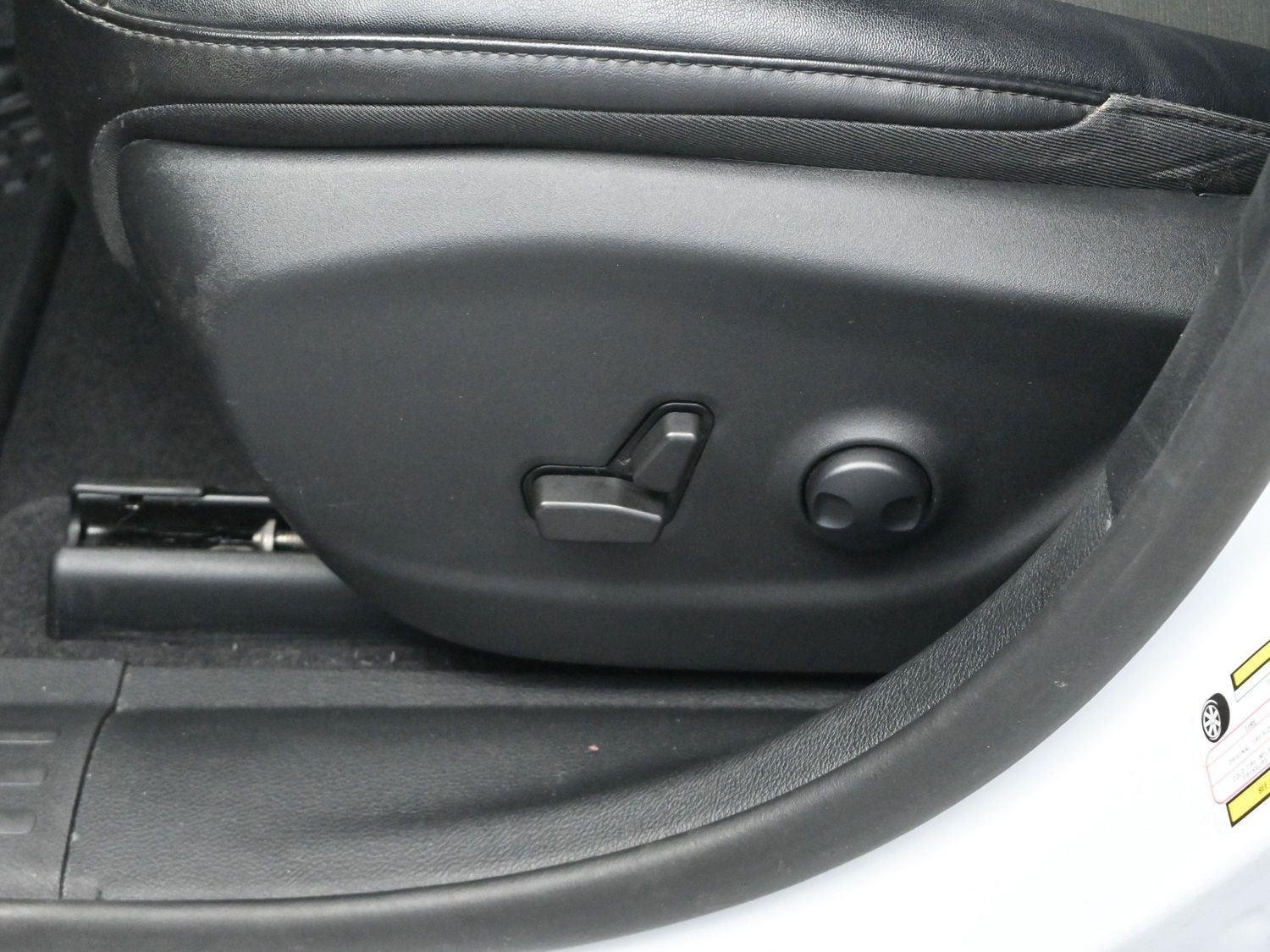 Used 2022 White Jeep Trailhawk image 13