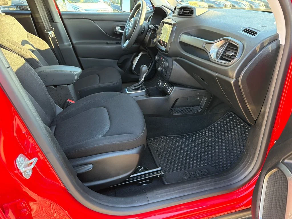Used 2023 Red Jeep Latitude image 13