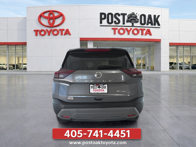 Used 2021 Gray Nissan SV image 4