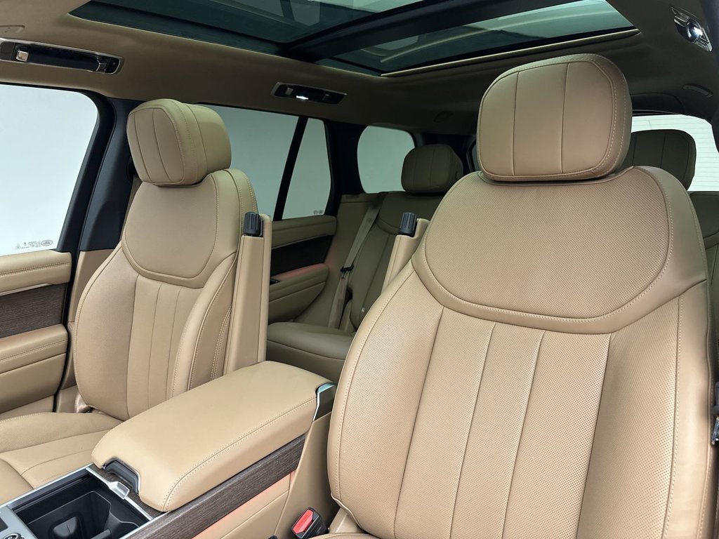 Used 2023 Fuji White Land Rover SE image 13