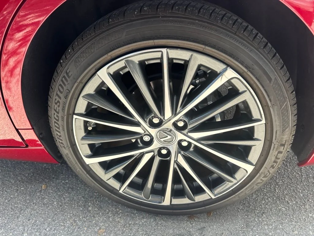 Certified Used 2025 RED MC.CS. Lexus 300h image 13