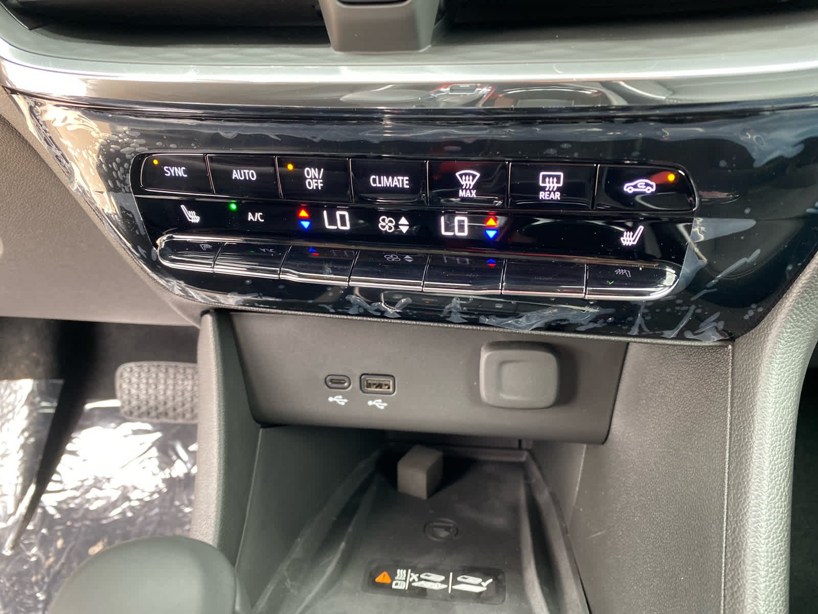 New 2026 White Frost Tricoat Buick Avenir image 17