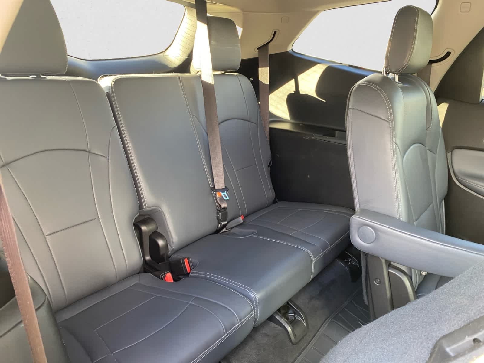 Used 2018 Includes Spectra Gray lower exterior accent color.) Buick Premium image 22